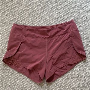 lululemon// pleat to street shorts